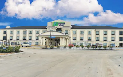 Photo 2 - Holiday Inn Express & Suites Cuero by IHG