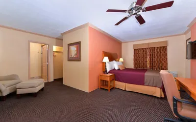 Photo 4 - Americas Best Value Inn Porterville