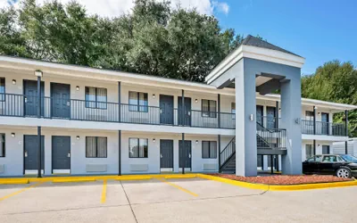 Photo 2 - Econo Lodge Biloxi Beach