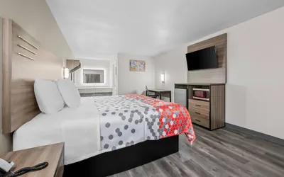 Photo 5 - Econo Lodge Biloxi Beach