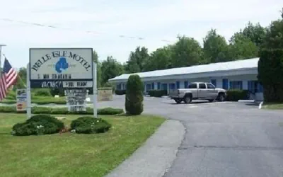 Photo 2 - Belle Isle Motel