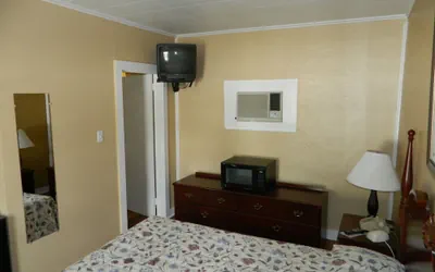 Photo 5 - Belle Isle Motel