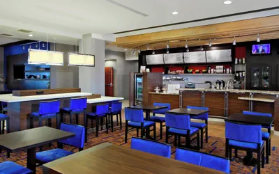 Photo 2 - Courtyard by Marriott Victoria