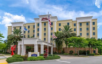 Photo 2 - Hampton Inn & Suites Coconut Creek