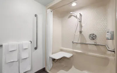 Photo 3 - Garner Hotel Victoria - East by IHG