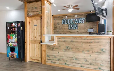 Photo 2 - Rodeway Inn Broken Bow - Hochatown
