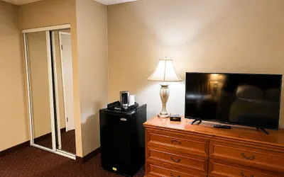 Photo 4 - Burbank Inn and Suites