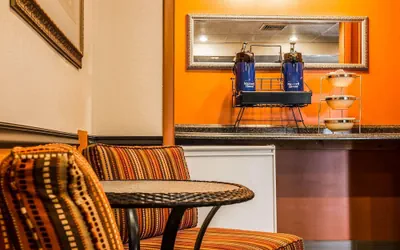 Photo 5 - Rodeway Inn Muskegon Airport