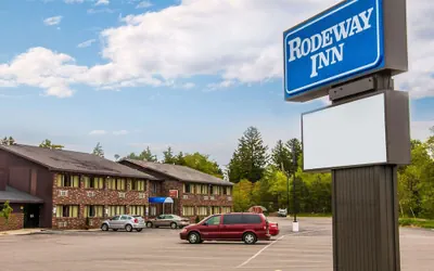 Photo 2 - Rodeway Inn Muskegon Airport