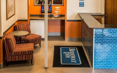 Photo 4 - Rodeway Inn Muskegon Airport