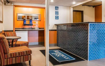 Photo 3 - Rodeway Inn Muskegon Airport