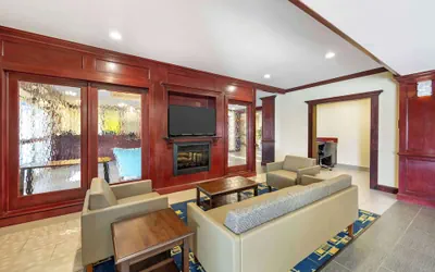 Photo 4 - Best Western Plus Pratt