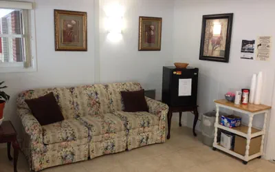 Photo 4 - Travelowe's Motel