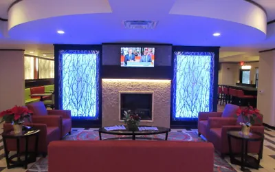 Photo 2 - Holiday Inn Express & Suites Butler by IHG