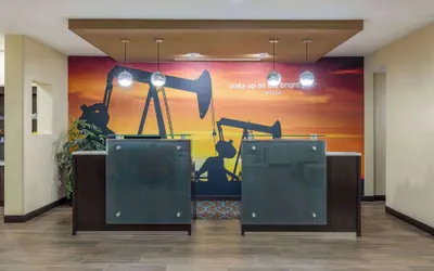 Photo 3 - La Quinta Inn & Suites by Wyndham Artesia