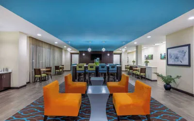 Photo 4 - La Quinta Inn & Suites by Wyndham Artesia