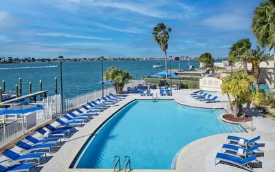 Photo 2 - Courtyard St. Petersburg Clearwater/Madeira Beach