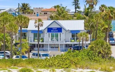 Photo 2 - Inn on the Beach - 18+ only