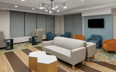 Photo 3 - Hampton Inn Seattle/Everett