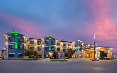 Photo 2 - Best Western Plus Emerald Inn & Suites