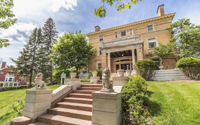 Historic Cotton Mansion Duluth Boutique Hotel
