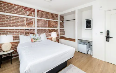 Photo 5 - The Brick Hotel
