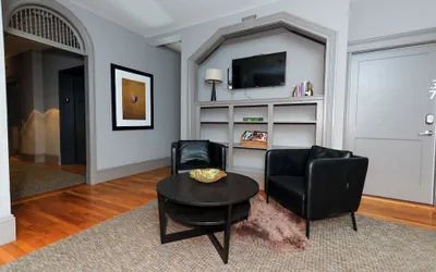Photo 3 - Maverick Suites at 89 Marion