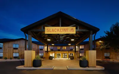 Slackline Moab, Outset Collection by Hilton