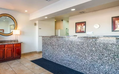 Photo 3 - Econo Lodge Phoenix North I-17