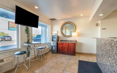 Photo 5 - Econo Lodge Phoenix North I-17