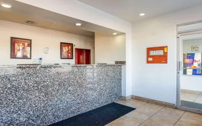 Photo 4 - Econo Lodge Phoenix North I-17