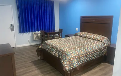 Photo 2 - Star Inn Motel