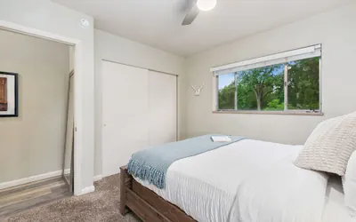 Photo 3 - Azure Suite Walkable Old Town Condo w/ Park View