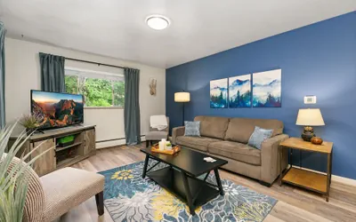 Photo 2 - Azure Suite Walkable Old Town Condo w/ Park View