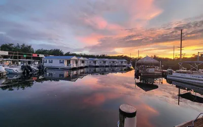 Photo 2 - Aqua Lodges at Hurricane Hole Marina