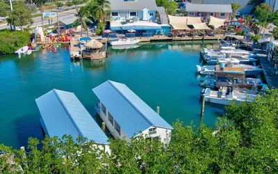 Photo 3 - Aqua Lodges at Hurricane Hole Marina