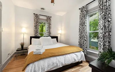 Photo 3 - Lola House! Cozy Comfort, Prime Old Town Location