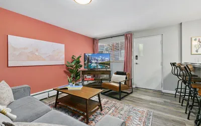 Photo 2 - The Coral Suite, Stylish Stay in Old Town FoCo