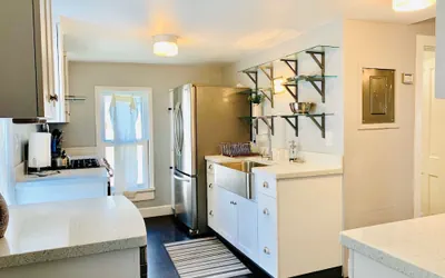 Photo 5 - The Cottage! Chic Bungalow Near Old Town Square!