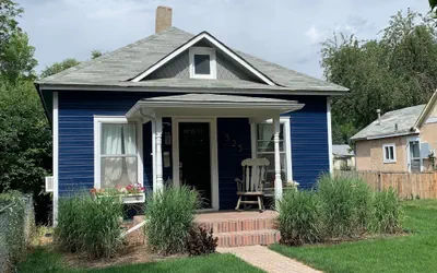 The Cottage! Chic Bungalow Near Old Town Square!