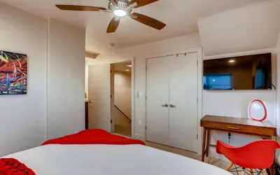 Photo 5 - Elegant Townhome Near Old Town, Breweries and River!