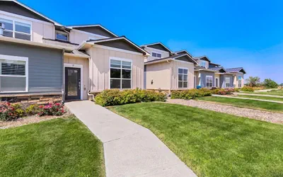 Gorgeous Townhome Steps From the Brewery District!