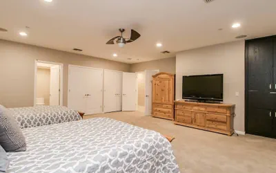 Photo 4 - Luxe 4 Bdrm W/pool and Spa on Golf Course Lot!