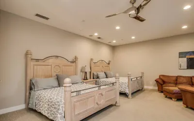 Photo 5 - Luxe 4 Bdrm W/pool and Spa on Golf Course Lot!