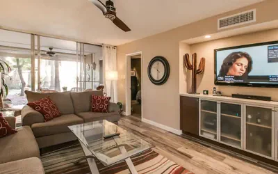 Photo 2 - Cozy 2-bdrm Condo in Heart of Old Town Scottsdale!