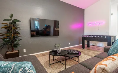 Photo 2 - New Listing! Stylish 4 Bdrm W/pool and Game Room