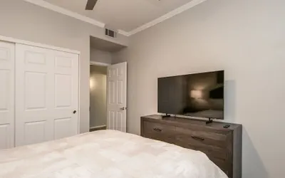 Photo 5 - Luxury Scottsdale 5 Bdrm W/pool and Hot Tub!