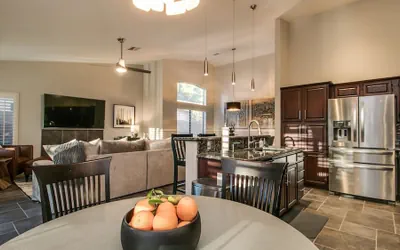 Photo 2 - Luxury Scottsdale 5 Bdrm W/pool and Hot Tub!