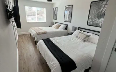 Photo 2 - NEW 7bdrm-4ba Million+ Estate W/amazing Amenities