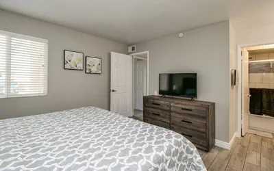 Photo 3 - Stylish Updated 2 Bdrm Near Old Town Scottsdale!